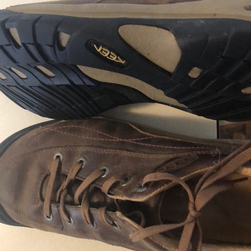 Keens. Walking shoes. Woman’s